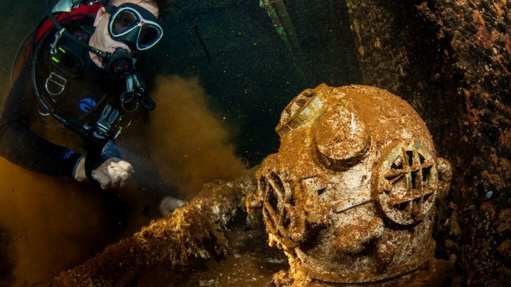 Diving helmet inside the Saratoga