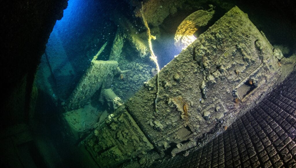 Dive kensho Maru wreck kitchen