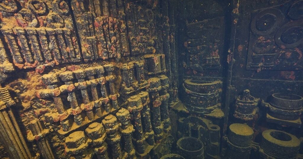 Engine room wreck Kensho Maru