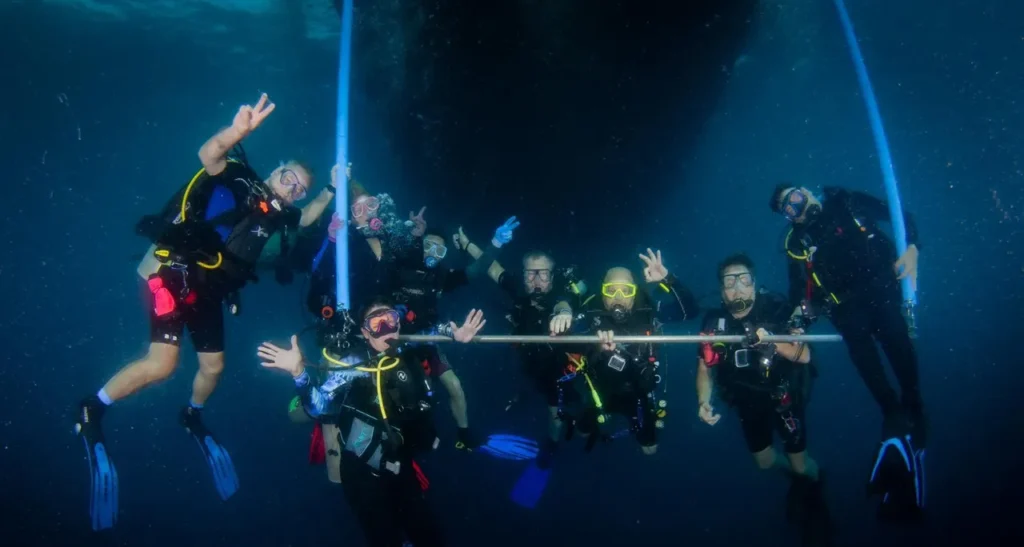 Group of technical divers holding a deco bar during decompression stops
